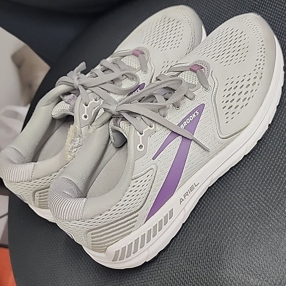 Brooks Women's Ariel 20 Running Shoes Size 10